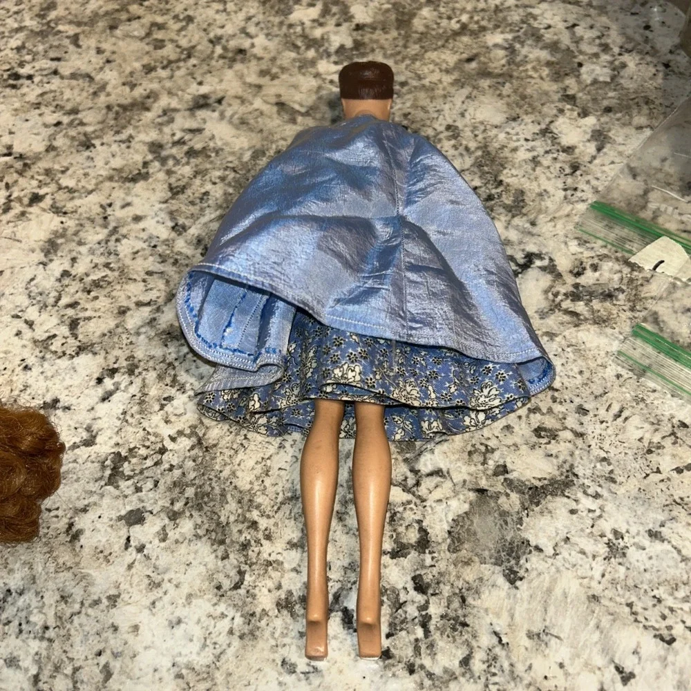 Vintage 1963 Barbie Doll FASHION QUEEN #870 With Two‎ Wigs E3